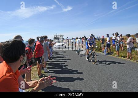 ©PHOTOPQR/LE PROGRES/Philippe TRIAS - 12/09/2020 - Tour de France, Loire, 12 septembre 2020. -Sur les routes de la Loire et notamment au col du Béal, la foule était présente pour acclamer les coureurs du tour de France. - 2020/09. Tour de France stage. Stock Photo