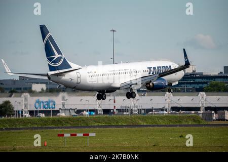 Amsterdam Schiphol Airport, AMS, Aircraft approaching Kaagbaan, Runway, YR-BGL, TAROM Boeing 737-800