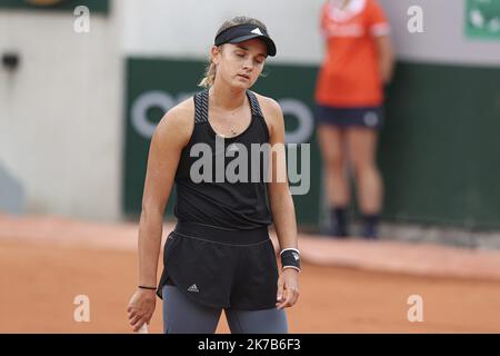 ©Sebastien Muylaert/MAXPPP - Clara Burel of France reacts during her Women's Singles third round match against Shuai Zhang of China on day seven of the 2020 French Open at Roland Garros in Paris, France. 03.10.2020 Stock Photo