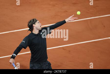 ©PHOTOPQR/LE PARISIEN/Arnaud Journois ; PARIS ; 04/10/2020 ; TENNIS , ROLAND GARROS 2020 / INTERNATIONAUX DE FRANCE DE TENNIS 2020 / HUGO GASTON vs DOMINIC THIEM - FRENCH OPEN ROLAND GARROS OCT 4 2020  Stock Photo