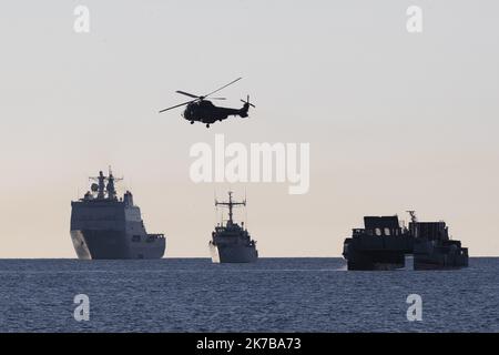 ©PHOTOPQR/LA PROVENCE/SPEICH HYERES Exercice amphibie de l'OTAN Dynamic Mariner 20 au large des cotes du Var Le Port Helicopteres Amphibie (PHA) Mistral a appareille de Toulon le 27 septembre 2020 pour conduire, avec son etat-major embarque les manoeuvres de Dynamic Mariner 20 qui mobilise une force maritime composee de 31 batiments de surface, 37 aeronefs et environ 5 000 militaires oeuvrant sous le pavillon d'une dizaine de pays membres de l'OTAN pendant 13 jours. La France y participe avec ses trois armeees (Terre, Air, Marine) et une composante des forces speciales. 2020/10/08. Defense: NA Stock Photo