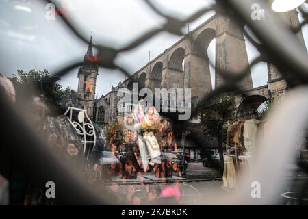 Â©PHOTOPQR/LE TELEGRAMME/Lionel Le Saux ; MORLAIX ; 30/10/2020 ; PHOTO Lionel Le Saux / LE TELEGRAMME. MORLAIX (29) : Premier jour du confinement dans le centre-ville de Morlaix ou certains commerces ont ete contraints de fermer. - France, oct 30th 2020 - New lockdown against covid-19 pandemic spread, until dec 1st 2020 Stock Photo