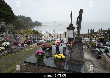 ©PHOTOPQR/OUEST FRANCE/QUEMENER YVES-MARIE ; Douarnenez ; 30/10/2020 ; Illustration cimetière marin de Tréboul à la toussaint. PHOTO YVES-MARIE QUEMENER / OUEST-FRANCE - 2020/10/30. First day of re-lockdown.  Stock Photo