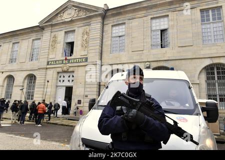 ©PHOTOPQR/L'EST REPUBLICAIN/Franck LALLEMAND ; Vesoul ; 16/11/2020 ; Vesoul (70) Procès DAVAL Le palais de justice Photo ER/Franck Lallemand - Vesoul, France, nov 16th 2020 Le procès de Jonathann Daval s’est ouvert ce lundi matin (pour 4 jours) devant la cour d'assises de la Haute-Saône, à Vesoul. Il est jugé pour le meurtre de sa femme Alexia, en octobre 2017. Pendant 3 mois, il jouait le veuf éploré, pleurant dans les bras de sa belle famille, alors qu'il avait tué son épouse et déguisé ce crime. Alexia était l'une des 132 femmes tuées son par époux ou ex en 2017  Stock Photo