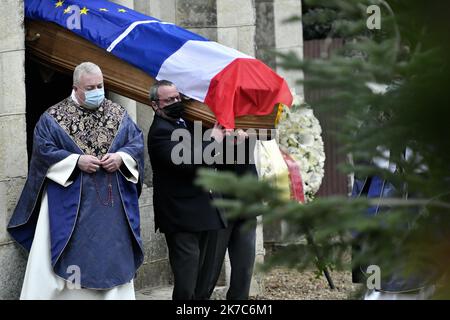 ©PHOTOPQR/LA NOUVELLE REPUBLIQUE/sgaudard ; BLOIS ; 05/12/2020 ; PHOTOPQR / LA NOUVELLE REPUBLIQUE / SEBASTIEN GAUDARD AUTHON (41), LE 05.12.2020 OBSEQUES RELIGIEUSES A AUTHON DANS LE LOIR-ET-CHER DE VALERY GISCARD D'ESTAING. FAMILLE SEPULTURE ENTERREMENT CAVEAU FAMILIALE - Valéry Giscard d'Estaing funerals France's former president Valery Giscard d'Estaing, credited with leading social and technological reform of the country and placing it at the heart of Europe, was laid to rest Saturday in a low-key funeral attended only by family and his close circle. FRANCE AUTHON DEC 5, 2020  Stock Photo