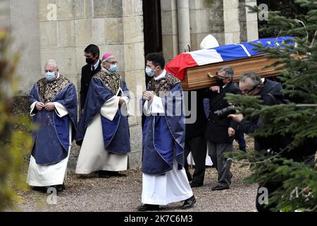 ©PHOTOPQR/LA NOUVELLE REPUBLIQUE/sgaudard ; BLOIS ; 05/12/2020 ; PHOTOPQR / LA NOUVELLE REPUBLIQUE / SEBASTIEN GAUDARD AUTHON (41), LE 05.12.2020 OBSEQUES RELIGIEUSES A AUTHON DANS LE LOIR-ET-CHER DE VALERY GISCARD D'ESTAING. FAMILLE SEPULTURE ENTERREMENT CAVEAU FAMILIALE - Valéry Giscard d'Estaing funerals France's former president Valery Giscard d'Estaing, credited with leading social and technological reform of the country and placing it at the heart of Europe, was laid to rest Saturday in a low-key funeral attended only by family and his close circle. FRANCE AUTHON DEC 5, 2020  Stock Photo