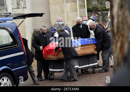 ©PHOTOPQR/LA NOUVELLE REPUBLIQUE/sgaudard ; BLOIS ; 05/12/2020 ; PHOTOPQR / LA NOUVELLE REPUBLIQUE / SEBASTIEN GAUDARD AUTHON (41), LE 05.12.2020 OBSEQUES RELIGIEUSES A AUTHON DANS LE LOIR-ET-CHER DE VALERY GISCARD D'ESTAING. FAMILLE SEPULTURE ENTERREMENT CAVEAU FAMILIALE - Valéry Giscard d'Estaing funerals France's former president Valery Giscard d'Estaing, credited with leading social and technological reform of the country and placing it at the heart of Europe, was laid to rest Saturday in a low-key funeral attended only by family and his close circle. FRANCE AUTHON DEC 5, 2020  Stock Photo