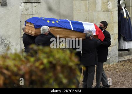 ©PHOTOPQR/LA NOUVELLE REPUBLIQUE/sgaudard ; BLOIS ; 05/12/2020 ; PHOTOPQR / LA NOUVELLE REPUBLIQUE / SEBASTIEN GAUDARD AUTHON (41), LE 05.12.2020 OBSEQUES RELIGIEUSES A AUTHON DANS LE LOIR-ET-CHER DE VALERY GISCARD D'ESTAING. FAMILLE SEPULTURE ENTERREMENT CAVEAU FAMILIALE - Valéry Giscard d'Estaing funerals France's former president Valery Giscard d'Estaing, credited with leading social and technological reform of the country and placing it at the heart of Europe, was laid to rest Saturday in a low-key funeral attended only by family and his close circle. FRANCE AUTHON DEC 5, 2020  Stock Photo