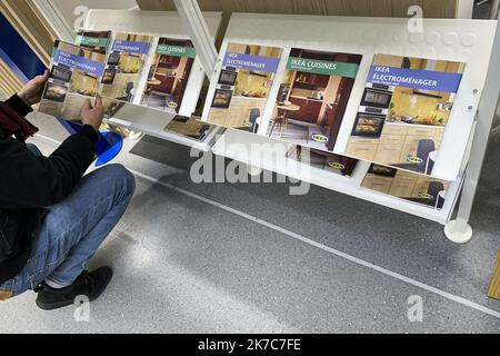 ©PHOTOPQR/LE PARISIEN/Olivier Corsan ; Vélizy ; 08/12/2020 ; Vélizy,78, France, le 8 décembre 2020. Ikéa va arr^ter de publier son catalogue papier - Velizy, France, dec 8th 2020 - Ikea announce it stops printing catalogues after 'successful career' over 70 years Stock Photo