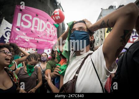 ©Alejo Manuel Avila / Le Pictoriu/MAXPPP - Alejo Manuel Avila / Le Pictorium - 11/12/2020 - Argentine / Buenos Aires - Aux petites heures du matin du 11 decembre et apres des heures de debat, les deputes approuvent en premiere lecture la legalisation de l'IVG qui devra maintenant passer au senat. / 11/12/2020 - Argentina / Buenos Aires - In the early hours of the morning of 11 December and after hours of debate, the deputies approved in first reading the legalisation of abortion, which will now have to pass to the Senate. Stock Photo