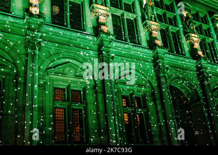 ©Jan Schmidt-Whitley/Le Pictorium/MAXPPP - Jan Schmidt-Whitley/Le Pictorium - 12/12/2020 - France / Paris / Paris - La ville de Paris lance son marche de Noel et les illuminations de Noel en pleine crise du covid19. / 12/12/2020 - France / Paris / Paris - The city of Paris launches its Christmas market and Christmas illuminations in the midst of the covid19 crisis. Stock Photo