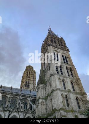 ©Julian Letouq / Le Pictorium/MAXPPP - Julian Letouq / Le Pictorium - 12/12/2020 - France / Normandie / Rouen - Renovation de la fleche de la cathedrale de Rouen. / 12/12/2020 - France / Normandy / Rouen - Renovation of the spire of the cathedral of Rouen. Stock Photo