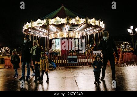 ©Jan Schmidt-Whitley/Le Pictorium/MAXPPP - Jan Schmidt-Whitley/Le Pictorium - 12/12/2020 - France / Paris / Paris - La ville de Paris lance son marche de Noel et les illuminations de Noel en pleine crise du covid19. / 12/12/2020 - France / Paris / Paris - The city of Paris launches its Christmas market and Christmas illuminations in the midst of the covid19 crisis. Stock Photo