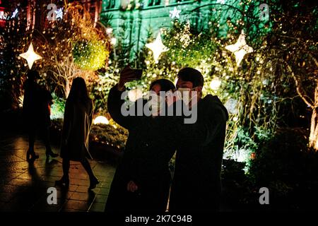 ©Jan Schmidt-Whitley/Le Pictorium/MAXPPP - Jan Schmidt-Whitley/Le Pictorium - 12/12/2020 - France / Paris / Paris - La ville de Paris lance son marche de Noel et les illuminations de Noel en pleine crise du covid19. / 12/12/2020 - France / Paris / Paris - The city of Paris launches its Christmas market and Christmas illuminations in the midst of the covid19 crisis. Stock Photo