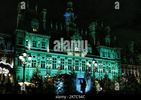 ©Jan Schmidt-Whitley/Le Pictorium/MAXPPP - Jan Schmidt-Whitley/Le Pictorium - 12/12/2020 - France / Paris / Paris - La ville de Paris lance son marche de Noel et les illuminations de Noel en pleine crise du covid19. / 12/12/2020 - France / Paris / Paris - The city of Paris launches its Christmas market and Christmas illuminations in the midst of the covid19 crisis. Stock Photo