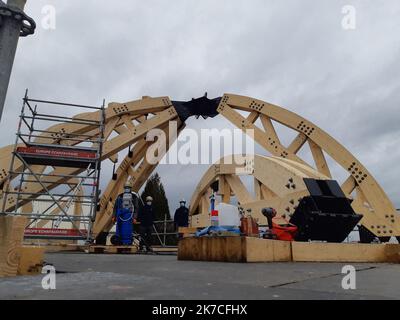 Â©RÃ©mi Brancato/Radio France/Maxppp - RÃ©mi Brancato / Radio France / Maxppp, Jarny 21/01/2021 L'entreprise 'Le Bras FrÃ¨res' fabrique des Ã©lÃ©ments de charpente pour sÃ©curiser Notre-Dame de Paris Jarny, France, jan 21st 2021 - The company 'Le Bras FrÃ¨res' manufactures structural elements to secure Notre-Dame de Paris, after fire devastated Paris cathedral  Stock Photo