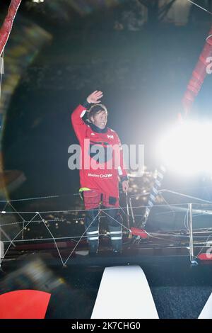 ©franck castel/MAXPPP - Vendee Globe 2020 Yannick Bestaven vainqueur au terme d’un final inedit et haletantdepuis le 8 novembre dernie APIVIA Vendee globe 2020 la seule course a la voile autour du monde en solitaire, sans escale. le 27 janvier 2021 - Vendee Globe round-the-world solo race arrives after crossing the finish line at Les Sables d'Olonne, western France, 28 January 2021. Stock Photo