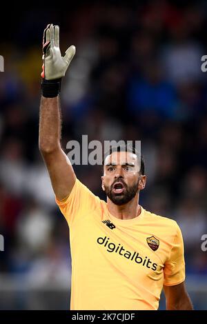 Genoa, Italy. 17 October 2022. Rui Patricio of AS Roma gestures during the Serie A football match between UC Sampdoria and AS Roma. Credit: Nicolò Campo/Alamy Live News Stock Photo