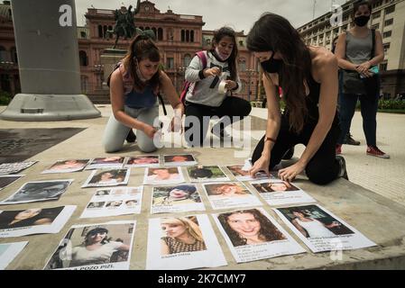 ©Alejo Manuel Avila/ Le Pictorium/MAXPPP - Alejo Manuel Avila/ Le Pictorium - 10/02/2021 - Argentine / Buenos Aires - Les meres, les peres et les soeurs des jeunes filles et des femmes assassinees se reunissent sur la Plaza de Mayo pour exiger des mesures concretes afin de mettre un terme aux feminicides. / 10/02/2021 - Argentina / Buenos Aires - The mothers, fathers and sisters of the murdered girls and women are gathering in the Plaza de Mayo to demand concrete measures to put an end to feminicide. Stock Photo