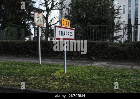 ©Sadak Souici / Le Pictorium/MAXPPP - Sadak Souici / Le Pictorium - 17/02/2021 - France / Yvelines / Trappes - Panneau de l'entree de Trappes. / 17/02/2021 - France / Yvelines (french department) / Trappes - Entrance panel of Trappes. Stock Photo