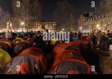 ©Sadak Souici / Le Pictorium/MAXPPP - Sadak Souici / Le Pictorium - 25/3/2021 - France / Ile-de-France / Paris - Ce jeudi 25 mars, a l'occasion de la nuit de la solidarite, plusieurs associations ont installe des centaines de tentes place de la Republique a Paris pour reclamer la mise a l'abri de migrants. / 25/3/2021 - France / Ile-de-France (region) / Paris - This Thursday, March 25, on the occasion of the night of solidarity, several associations set up hundreds of tents on the Place de la Republique in Paris to demand the sheltering of migrants. Stock Photo
