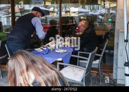 ©PHOTOPQR/LE REPUBLICAIN LORRAIN/Pierre HECKLER ; Thionville ; 07/04/2021 ; Luxembourg ouverture des terrasses Luxembourg et présence du premier Ministre Xavier Bettel - Café terraces open in Luxembourg April 7, 2021  Stock Photo