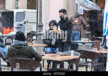 ©PHOTOPQR/LE REPUBLICAIN LORRAIN/Pierre HECKLER ; Thionville ; 07/04/2021 ; Luxembourg ouverture des terrasses Luxembourg et présence du premier Ministre XavierBettel - Café terraces open in Luxembourg April 7, 2021  Stock Photo