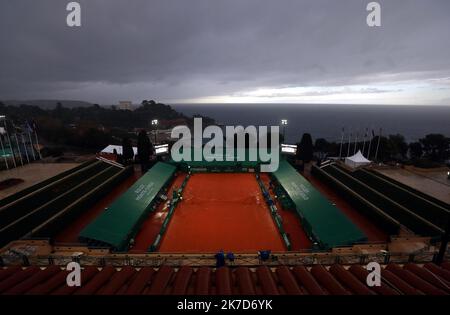 ©PHOTOPQR/NICE MATIN/Jean François Ottonello ; Monaco ; 12/04/2021 ; OTTONELLO JEAN-FRANCOIS - lundi 12 avril 2021, Rolex Monte-Carlo Masters à Roquebrune-Cap-Martin - nouvelle interruption en raison de la pluie Stock Photo