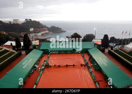 ©PHOTOPQR/NICE MATIN/Jean François Ottonello ; Monaco ; 12/04/2021 ; OTTONELLO JEAN-FRANCOIS - lundi 12 avril 2021, Rolex Monte-Carlo Masters à Roquebrune-Cap-Martin - nouvelle interruption de la pluie Stock Photo