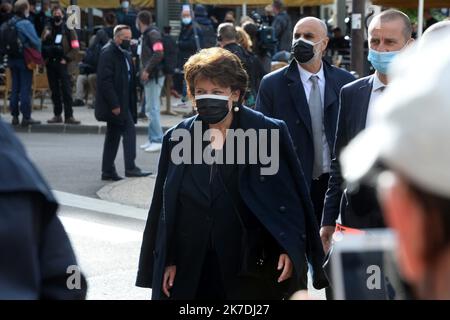 ©PHOTOPQR/JOURNAL DU CENTRE/Christophe MASSON ; Nevers 21/05/2021 ; Visite présidentielle EmmanuelMacron et Roselyne Bachelot à Nevers pour le pass culture Nevers France, may 21st 2021 After the end of colture covid-9 restrictions, french president en culture minister announce some measures Stock Photo