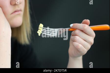 ©PHOTOPQR/L'ALSACE/Vanessa MEYER ; ; 02/06/2021 ; Une jeune fille tient une fourchette avec une pâte devant sa bouche fermée. Les troubles du comportement alimentaire ont augmenté pendant la crise sanitaire. - anorexia Stock Photo