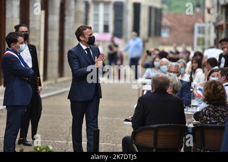 ©PHOTOPQR/LA DEPECHE DU MIDI/MARC SALVET ; CAHORS ; 03/06/2021 ; - DDM MARC SALVET - EMMANUEL MACRON PRESIDENT DE LA REPUBLIQUE A LA RENCONTRE DES ELUS ET DES LOTOIS A MARTEL French President Emmanuel Macron meets people on June 3, 2021 during a two-days visit in the southern France department of Lot Stock Photo