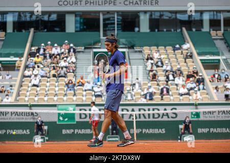 Aurelien Morissard / IP3 ; Lorenzo MUSETTI of Italy reacts during the men's single against Novak DJOKOVIC of Serbia on the fourth round of the French Open tennis tournament at Roland Garros in Paris, France, 7 June 2021. Stock Photo