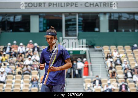 Aurelien Morissard / IP3 ; Lorenzo MUSETTI of Italy reacts during the men's single against Novak DJOKOVIC of Serbia on the fourth round of the French Open tennis tournament at Roland Garros in Paris, France, 7 June 2021. Stock Photo