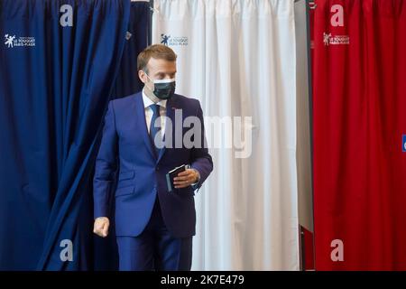 ©PHOTOPQR/VOIX DU NORD/Johan BEN AZZOUZ ; 20/06/2021 ; VOTE MACRON ELECTIONS DU 20 JUIN 2021 vote emmanuel macron au Touquet. President Emmanuel Macron votes in regional elections in France  Stock Photo