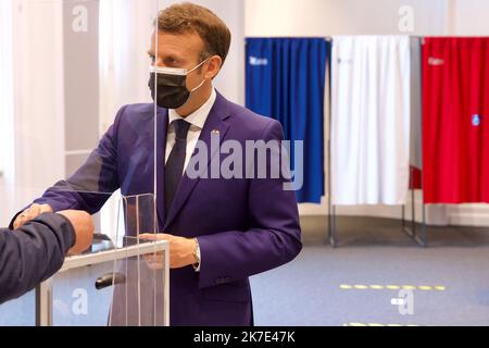 ©PHOTOPQR/VOIX DU NORD/Johan BEN AZZOUZ ; 20/06/2021 ; VOTE MACRON ELECTIONS DU 20 JUIN 2021 vote emmanuel macron au Touquet. President Emmanuel Macron votes in regional elections in France  Stock Photo