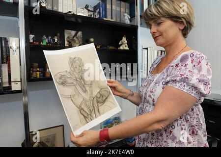 ©PHOTOPQR/LA PROVENCE/DUCLET Stéphane ; Manosque ; 21/06/2021 ; Découverte d'une esquisse rare d'Henri Matisse à Manosque. Mis aux enchères le 26 juin prochain, le portrait est estimé à plus de 300 000 euros. Ci-contre, Jennifer Primpied Rolland, commissaire priseur. Manosque, France, june 21st 2021 Discovery of a rare sketch by Henri Matisse in Manosque. Auctioned on June 26, the portrait is estimated at more than 300,000 euros. Opposite, Jennifer Primpied Rolland, auctioneer.  Stock Photo