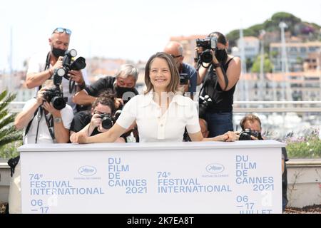 ©PHOTOPQR/NICE MATIN/Eric Ottino Sebastien Botella ; Cannes ; 06/07/2021 ; 74 eme festival de cannes film en competition annette de leos carax Jodie Foster 74th annual Cannes Film Festival on July 06, 2021 in Cannes, France  Stock Photo