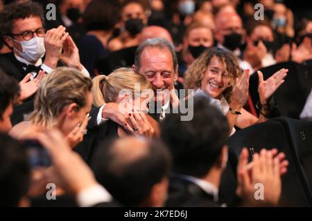 ©PHOTOPQR/NICE MATIN/Sebastien Botella ; Cannes ; 17/07/2021 ; Palme d‚Äôor of best Movie Award' for 'Titane' during the closing ceremony of the 74th annual Cannes Film Festival on July 17, 2021 in Cannes, France The 74th Cannes International Film Festival, in France. Stock Photo