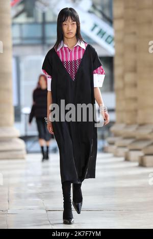 ©Pierre Teyssot/MAXPPP ; Raf Simons Fashion Show SS 2022 Paris Fashion ...