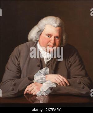 ©Active Museu/MAXPPP - ActiveMuseum 0003757.jpg / Erasmus Darwin, physicien membre de la Societe Lunaire, 1770 - Joseph Wright of Derby 1770 - / Joseph Wright of Derby / Peinture Active Museum / Le Pictorium 1 person ,Blanche ,Blue eyes ,Botanist ,British ,Brown ,Chest ,Doctor ,Face on ,Hands crossed ,Inventor ,Leaned ,Male costume ,Man ,Medicine ,Opulent (fat) ,Poet ,Portrait ,Scarf ,Shirt ,Table ,Vertical ,Waist up ,White-haired ,Erasmus Darwin ,18th century ,Joseph Wright of Derby ,Painting ,  Stock Photo