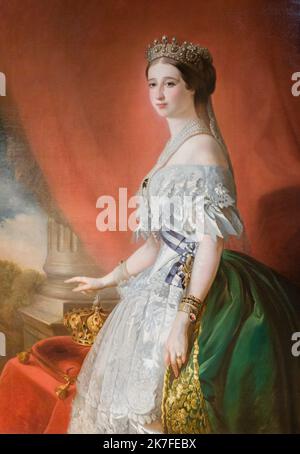 ©Active Museu/MAXPPP - ActiveMuseum 0006657.jpg / L'imperatrice Eugenie, d'apres Franz Xavier Winterhalter / Ecole Francaise XIXs / Peinture Active Museum / Le Pictorium Close-medium shot ,Column ,Crown ,Green ,Indirect look ,Lace ,Outside view ,Vertical ,White dress ,Woman ,Eugenie empress ,19th century ,French School XIXc ,Painting ,  Stock Photo