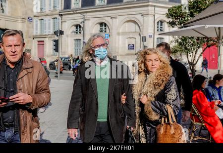 Â©PHOTOPQR/SUD OUEST/guillaume bonnaud ; Bordeaux ; 05/11/2021 ; LE 6 NOVEMBRE 2021 / A BORDEAUX / LE PROFESSEUR RAOULT A LA CHAMBRE DISCIPLINAIRE DE L'ORDRE DES MEDECINS DE BORDEAUX , IL SERA ENTENDU DEVANT LA CHAMBRE DISCIPLINAIRE DE NOUVELLE AQUITAINE DE L'ORDRE DES MEDECINS DE BORDEAUX / IL SERA AVEC SON AVOCAT MAITRE FABRICE DI VIZIO / Ph Guillaume Bonnaud - Bordeaux, France, nov 5th 2021. Outspoken Marseille doctor-professor Didier Raoult, 69, heard at Medecine Cuoncil. The infectious disease expert is well-known for his intellect and strong opinions - and controversially advocated use  Stock Photo