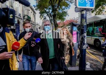 Â©PHOTOPQR/SUD OUEST/guillaume bonnaud ; Bordeaux ; 05/11/2021 ; LE 6 NOVEMBRE 2021 / A BORDEAUX / LE PROFESSEUR RAOULT A LA CHAMBRE DISCIPLINAIRE DE L'ORDRE DES MEDECINS DE BORDEAUX , IL SERA ENTENDU DEVANT LA CHAMBRE DISCIPLINAIRE DE NOUVELLE AQUITAINE DE L'ORDRE DES MEDECINS DE BORDEAUX / IL SERA AVEC SON AVOCAT MAITRE FABRICE DI VIZIO / Ph Guillaume Bonnaud - Bordeaux, France, nov 5th 2021. Outspoken Marseille doctor-professor Didier Raoult, 69, heard at Medecine Cuoncil. The infectious disease expert is well-known for his intellect and strong opinions - and controversially advocated use  Stock Photo