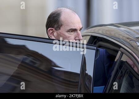 ©Sebastien Muylaert/MAXPPP - Jean Castex premier ministre a la sortie du conseil des ministres sur le perron de l'Elysee. Paris, 10.11.2021 - French Council minister Stock Photo