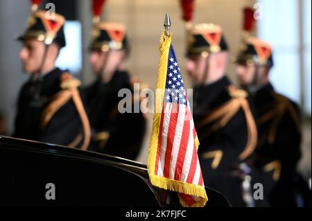 ©Julien Mattia / Le Pictorium/MAXPPP - le President Emmanuel Macron recevait au Palais de l'Elysee pour diner la Vice-Presidente des Etats-Unis d'Amerique, Kamala Haris, le 10 Novembre 2021 Stock Photo