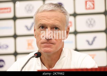 ©PHOTOPQR/LE PARISIEN/Arnaud Journois ; HELSINKI ; 15/11/2021 ; FOOTBALL , MATCH DE QUALIFICATION POUR LA COUPE DU MONDE FIFA QATAR 2022 , HELSINKI ( FINLANDE ) STADE OLYMPIQUE / FINLANDE - FRANCE / ENTRAINEMENT DE VEILLE DE MATCH / DIDIER DESCHAMPS SELECTIONNEUR DE L'EQUIPE DE FRANCE - France Football team training befaore Finland vs France Nov 15, 2021  Stock Photo