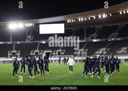 ©PHOTOPQR/LE PARISIEN/Arnaud Journois ; HELSINKI ; 15/11/2021 ; FOOTBALL , MATCH DE QUALIFICATION POUR LA COUPE DU MONDE FIFA QATAR 2022 , HELSINKI ( FINLANDE ) STADE OLYMPIQUE / FINLANDE - FRANCE / ENTRAINEMENT DE VEILLE DE MATCH / - France Football team training befaore Finland vs France Nov 15, 2021  Stock Photo