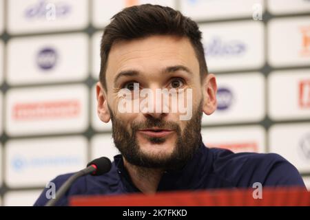 ©PHOTOPQR/LE PARISIEN/Arnaud Journois ; HELSINKI ; 15/11/2021 ; FOOTBALL , MATCH DE QUALIFICATION POUR LA COUPE DU MONDE FIFA QATAR 2022 , HELSINKI ( FINLANDE ) STADE OLYMPIQUE / FINLANDE - FRANCE / ENTRAINEMENT DE VEILLE DE MATCH / HUGO LLORIS - France Football team training befaore Finland vs France Nov 15, 2021  Stock Photo