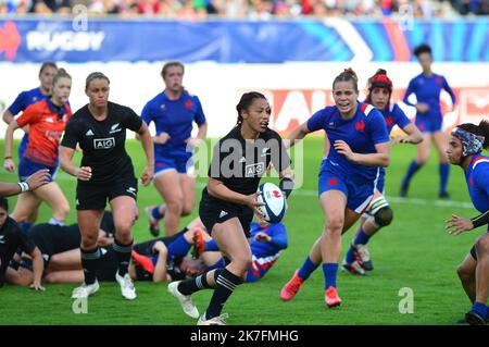 ©PHOTOPQR/LA DEPECHE DU MIDI/EMILIE CAYRE ; CASTRES ; 20/11/2021 ; TEST MATCH SAISON 2021 2022 EQUIPE DE FRANCE FEMININE FACE A LA NOUVELLE ZELANDE UR LA PELOUSE DU STADE PIERRE FABRE A CASTRES - Castres, France, nov 20th 2021. Women's rugby match between France and New Zeland  Stock Photo